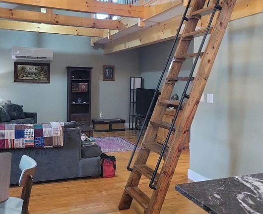 Building Photo - Newly remodeled