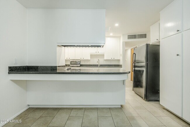 Building Photo - 125 E Papago Dr