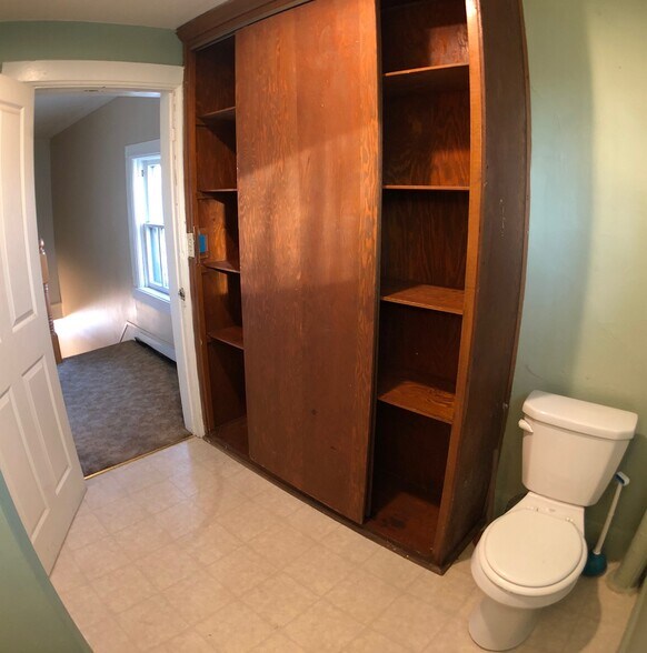 Full Bath Storage - 217 E King St