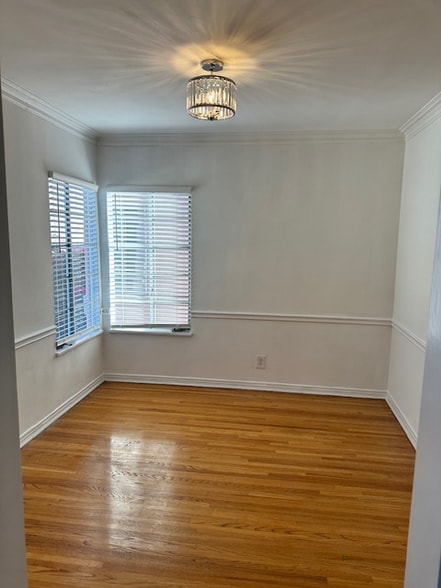 Building Photo - 124 Sweetzer Ave