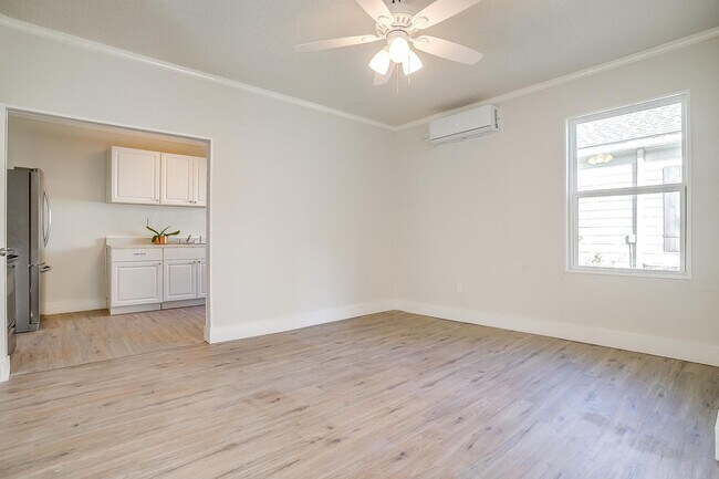 Building Photo - Newly Remodeled 2 Bed, 1 Bath Home near Hi...