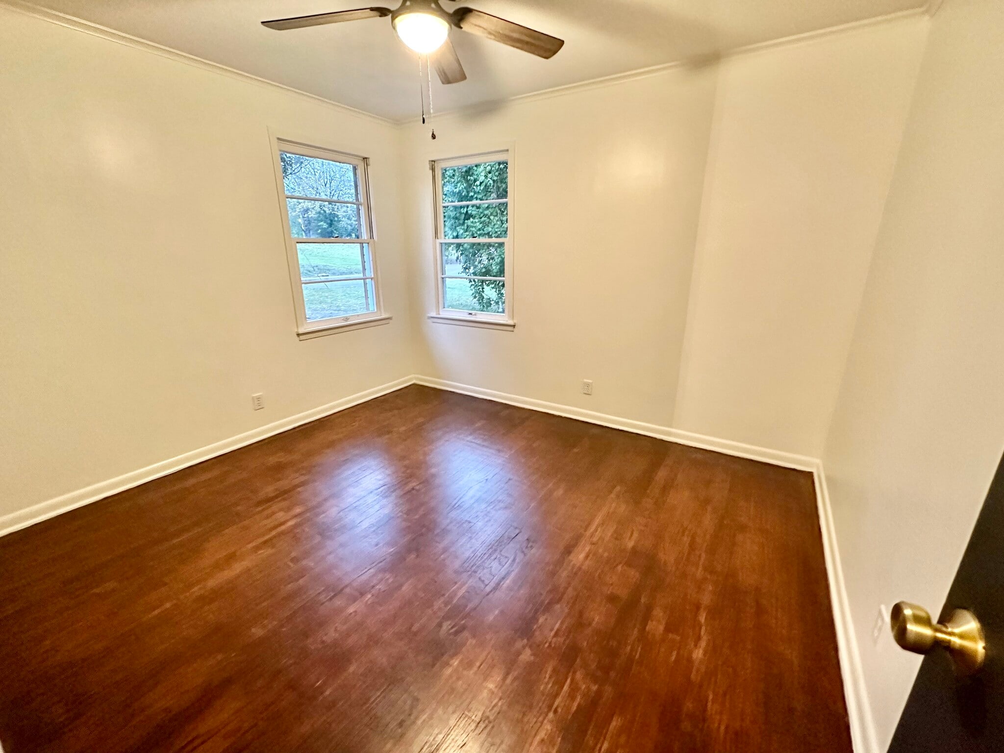 Front Bed 2 - 913 Lynden Blvd