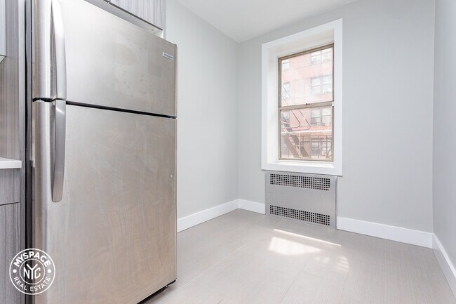 Building Photo - 111 E 21st St