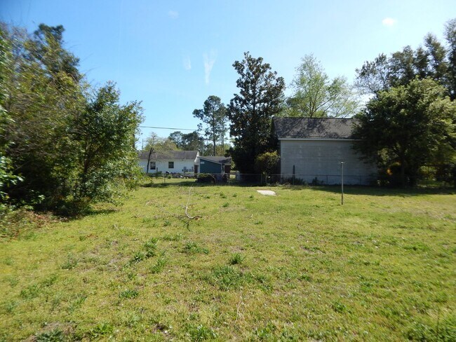 Building Photo - 5126 Lord Tennyson Rd