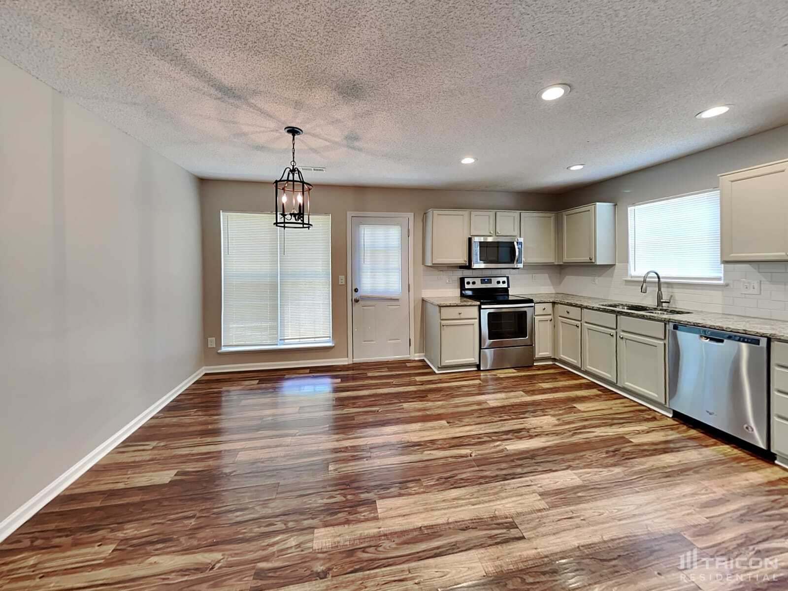 Building Photo - 102 Coventry Dr