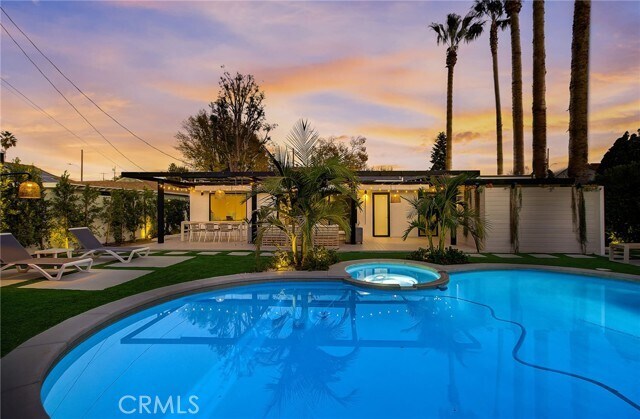 Building Photo - 8161 Encino Ave