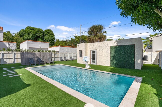 Building Photo - 419 30th St