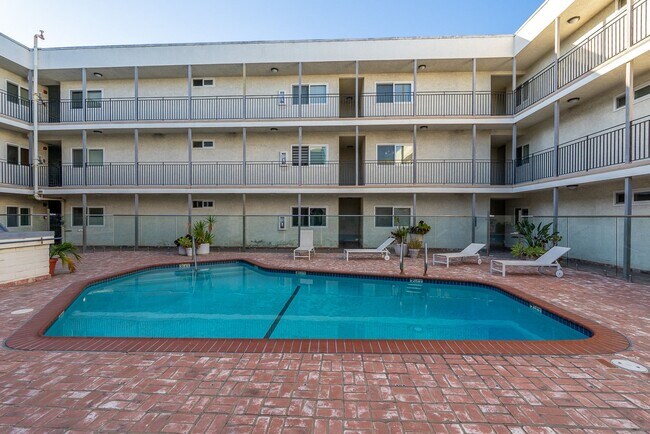 Building Photo - Fully remodeled 2BR/2BA Condo in prime West Hollywood!