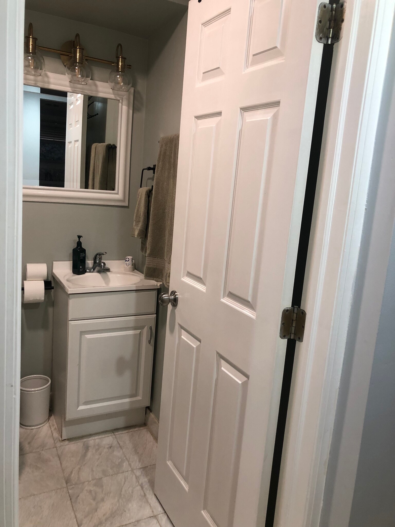 Bathroom - 2833 N Burling St