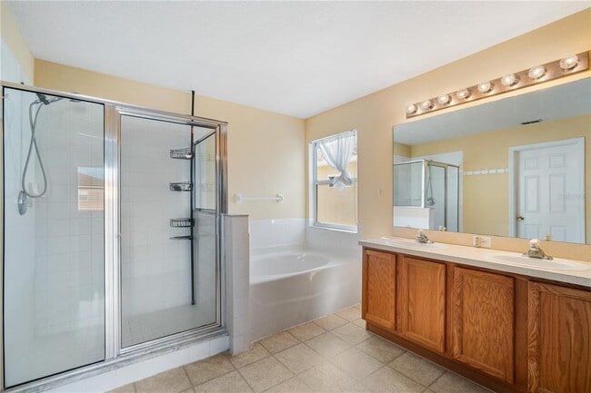Building Photo - 27700 Breakers Dr
