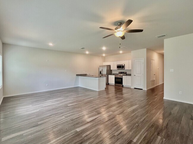 Building Photo - 202 S Rainbow Dr