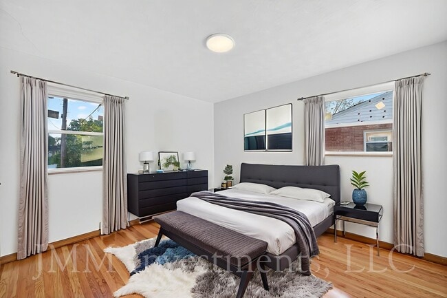 Building Photo - 4015 Greenmeadows Dr