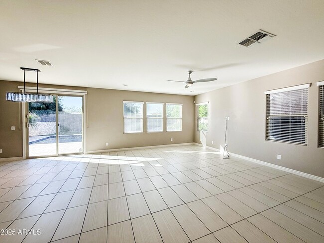 Building Photo - 4711 E Daley Ln