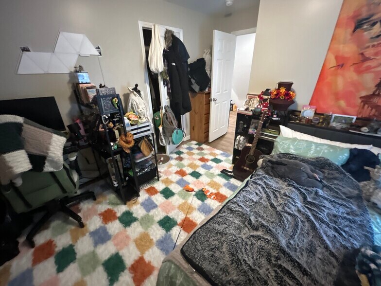 Building Photo - 1239 Plymouth Ave S