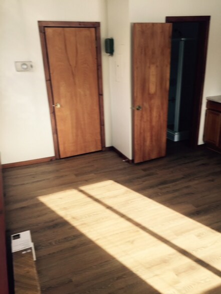 Building Photo - 1895 E Shore Dr