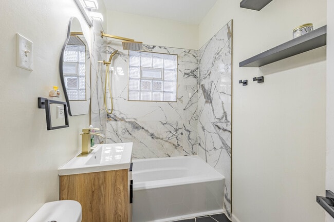 Building Photo - 2230 N Mulligan Ave