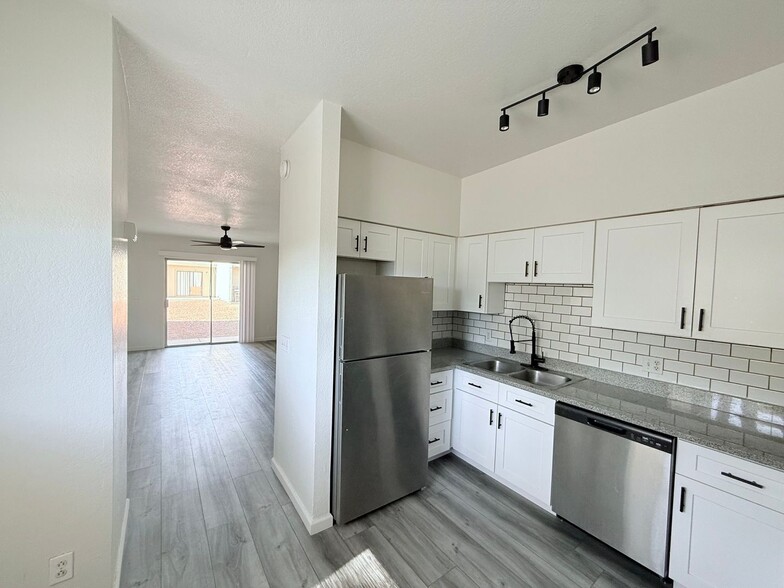 Building Photo - 2814 E Kathleen Rd