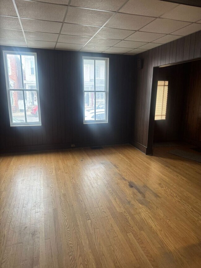 Building Photo - 4 Bedroom 2 Bath House, Yard-Halifax