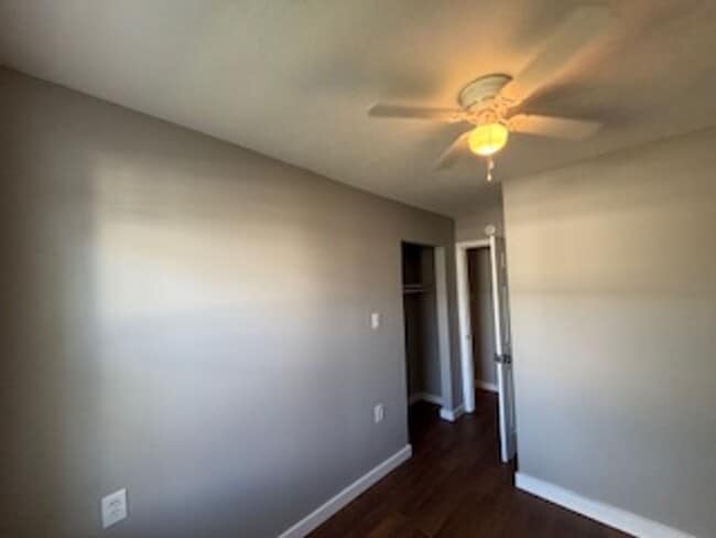 Building Photo - 3 BR Triplex in Martinsville