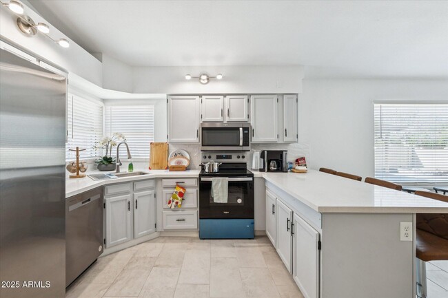 Building Photo - 10821 N 63rd Dr