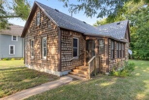 Building Photo - 1015 Bluff St