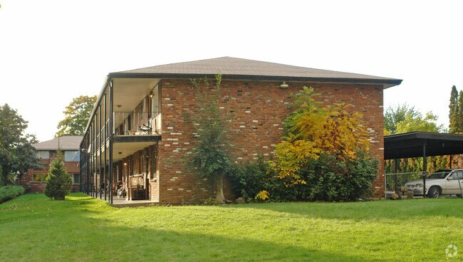 Primary Photo - Walnut Court Apartments