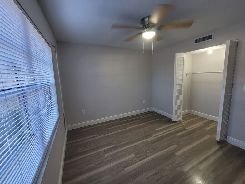 Building Photo - 1160 Calle Del Norte