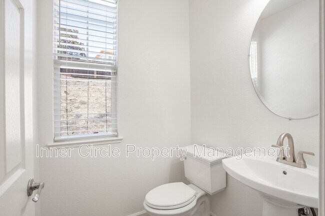 Building Photo - 5560 McFarlan Ranch Dr