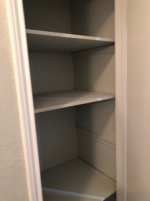 Building Photo - 909 NW Summercrest Blvd