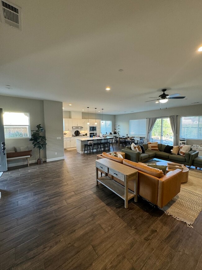 Building Photo - 5878 Lady Bells Dr