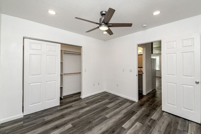 Building Photo - 704 5th Ave SE