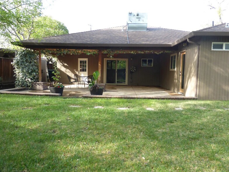 Building Photo - 131 Diablo Ct