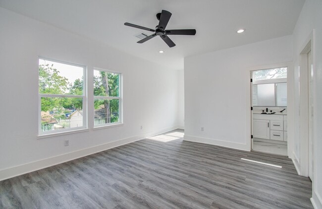 Building Photo - 6531 Rosemary Ln