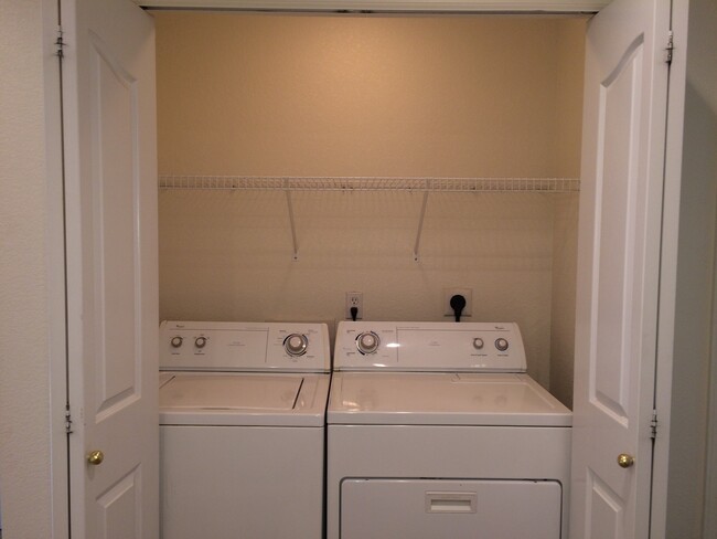 Building Photo - Beautiful 2B Condo in Lafayette's Autumn R...