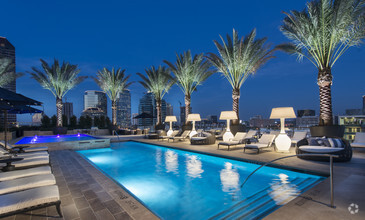 Elevated Pool Deck - Hanover Post Oak