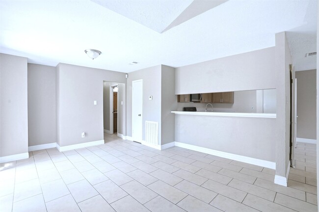 Building Photo - 7502 Addicks Clodine Rd