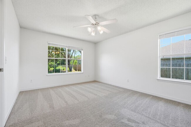 Building Photo - 2030 Hawthorne Dr