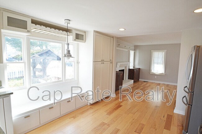 Building Photo - 216 Cherrington Rd