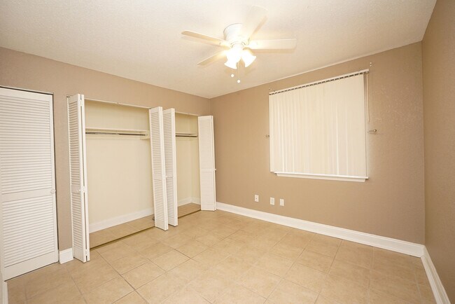 Building Photo - 308 Miracle Strip Pkwy SW