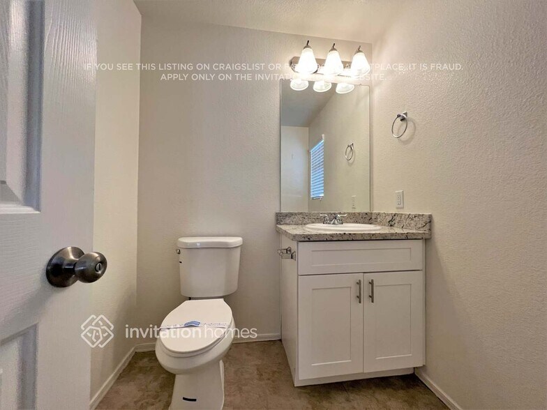 Building Photo - 618 N 112th Dr