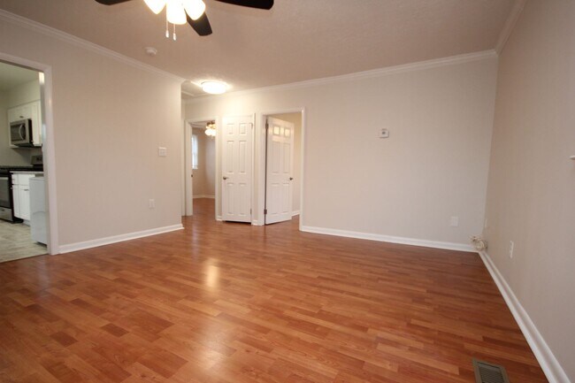 Building Photo - Renovated 2 Bedroom, 1 Bath Single-Family Home