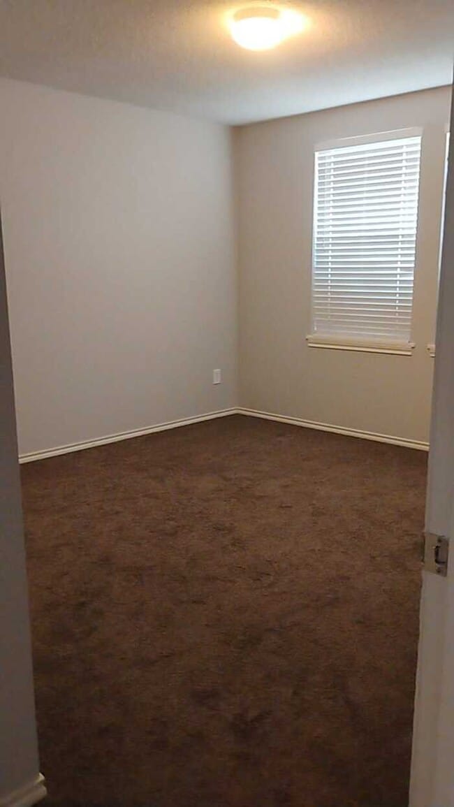 Building Photo - 1721 Baxter Springs Dr