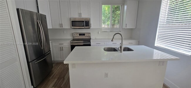 Building Photo - 3790 Oak Ave
