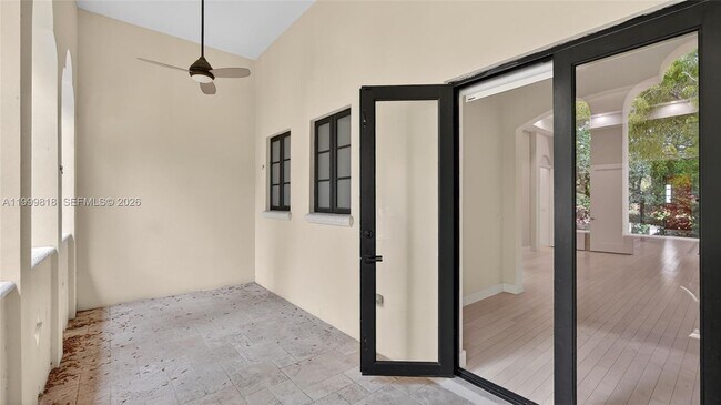 Building Photo - 622 Malaga Ave