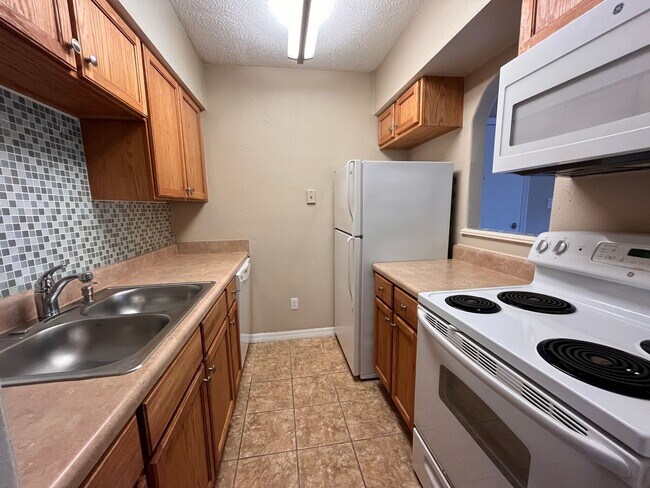 Building Photo - 1 bed 1 bath upstairs condo in Altamonte S...