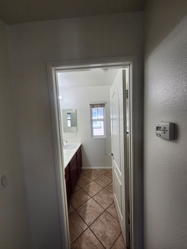 Building Photo - Chino 4 bedroom Beauty