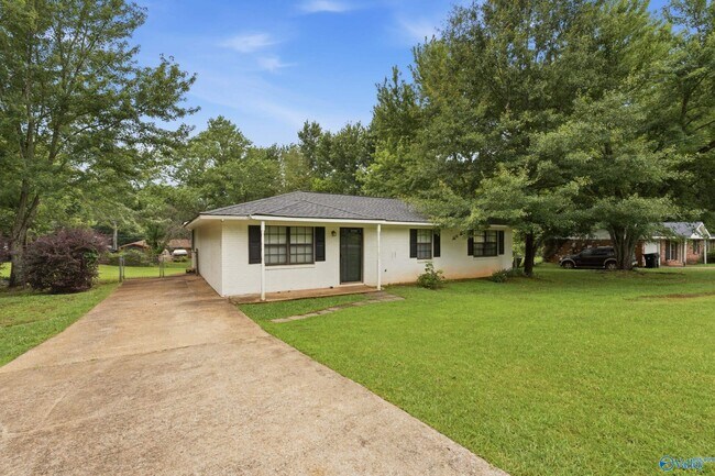 Building Photo - 102 Greenwood Cir