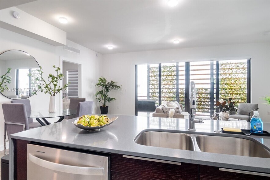 Building Photo - 2955 Bird Ave