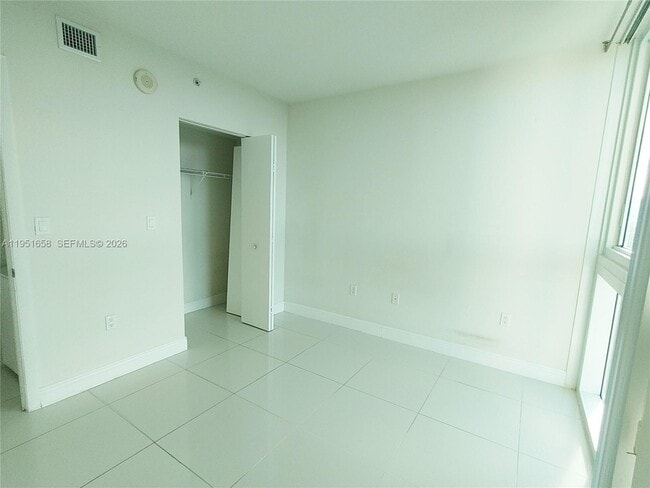 Building Photo - 1871 NW S River Dr