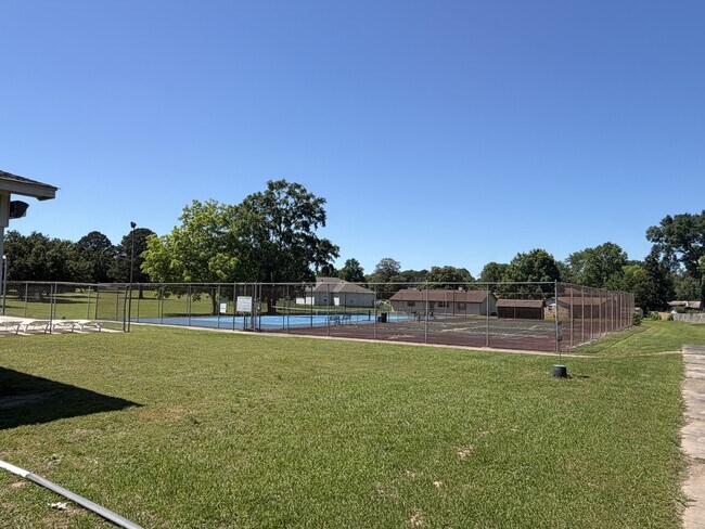 Building Photo - 215 Berkshire Cir
